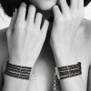 Браслеты-наручники Bijoux Indiscrets жемчужные, черные, фото №4 — секс шоп Украина, NO TABOO