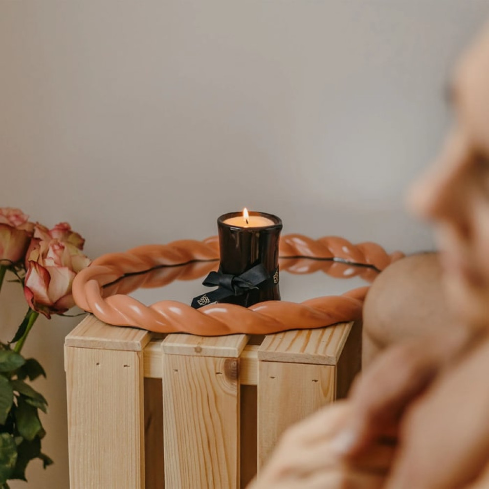 Свеча с массажным маслом YESforLOV Titillating Massage Candle, 120 г, фото №4 — секс шоп Украина, NO TABOO