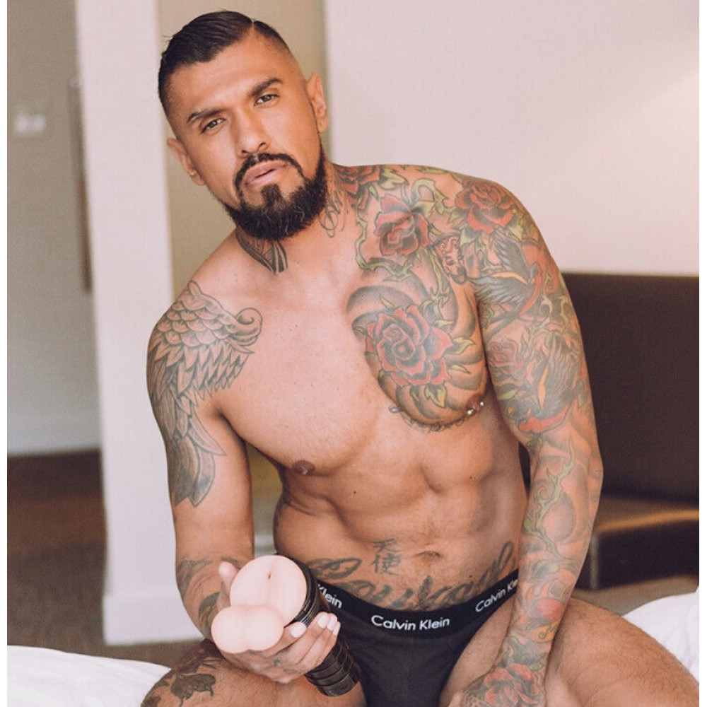 Мастурбатор анус с мошонкой для геев, из киберкожи Fleshlight Light FleshSack, бежевый, 28 см фото №5 — секс игрушки: Украина, NO TABOO