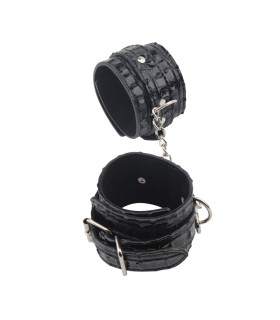Поножи Chisa Luxury Fetish с металлической фурнитурой, черные, 35,5 см х 6,4 см - No Taboo