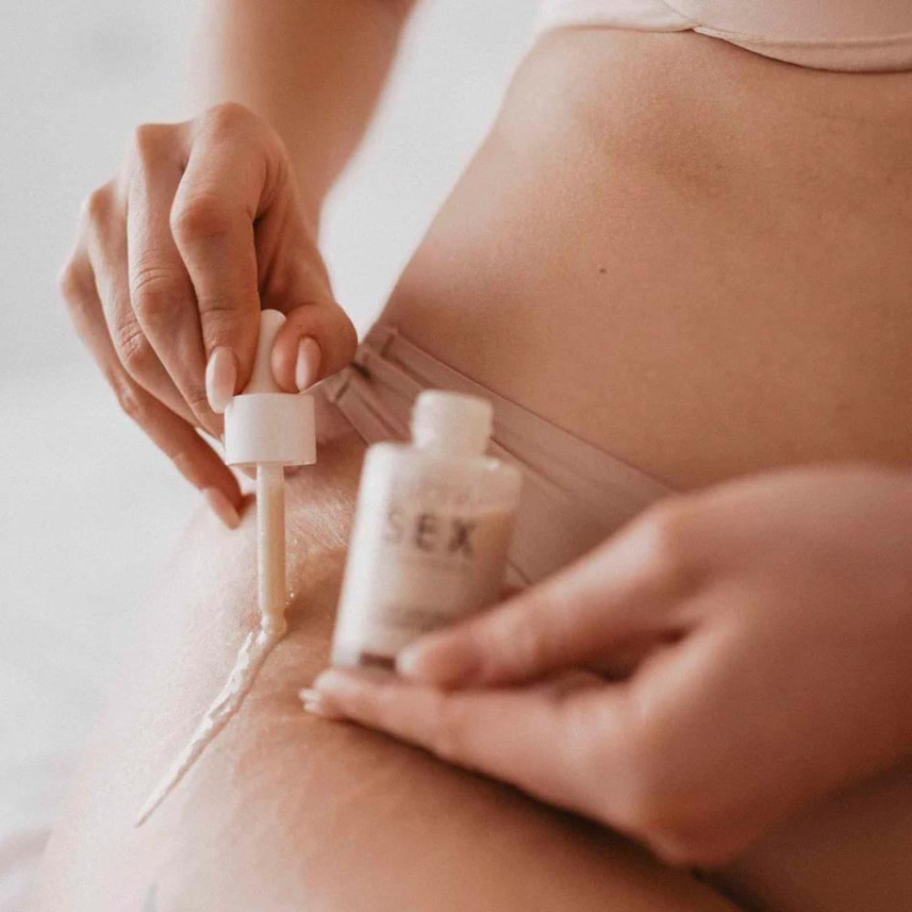 Мерцающее сухое масло для тела и волос Slow Sex by Bijoux Indiscrets Intimate Shimmer Oil с кокосовым ароматом, 30 мл, фото №13 — секс шоп Украина, NO TABOO