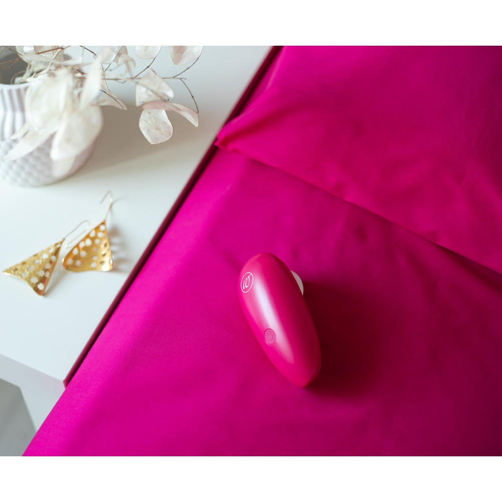 Бесконтактный стимулятор клитора Womanizer Mini Red Wine, малиновый фото №8 — секс игрушки: Украина, NO TABOO