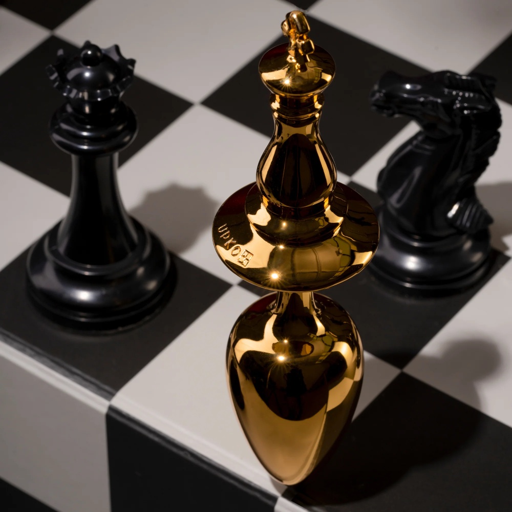 Анальная пробка в виде шахматной фигуры UPKO The Chess Collection Chess King металлическая, золотая, 14 х 4.5 см фото №3 — секс игрушки: Украина, NO TABOO