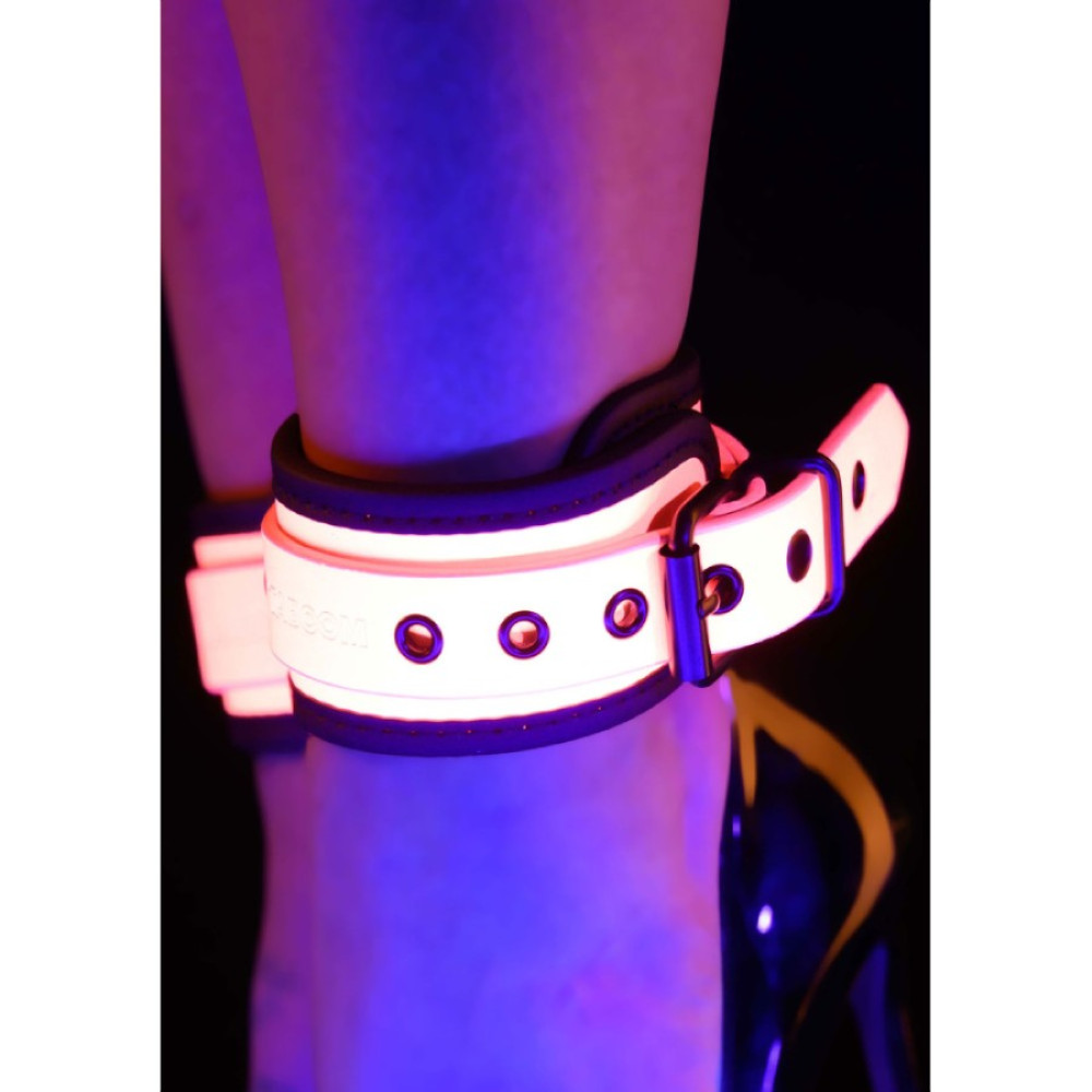 Поножи светящиеся в темноте Taboom Ankle Cuffs, розовые (поврежденная упаковка), фото №4 — секс шоп Украина, NO TABOO