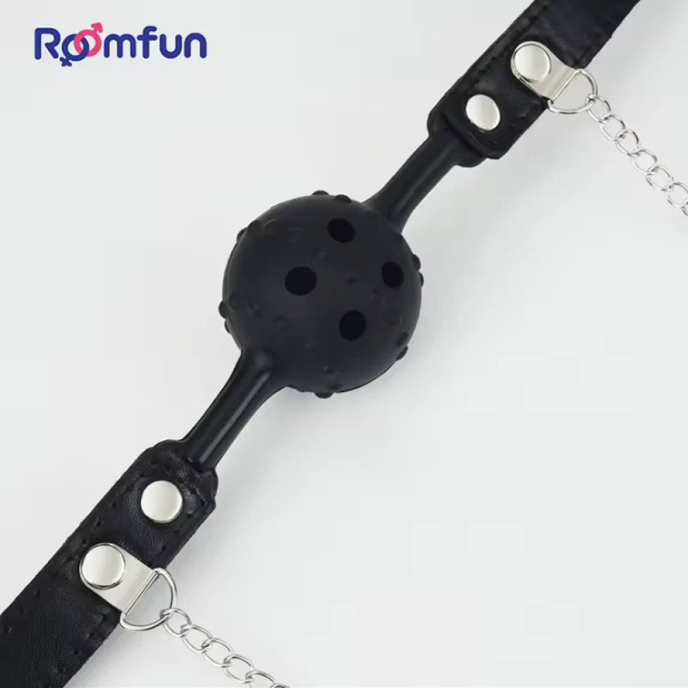 Кляп с четырьмя отверстиями Roomfun с зажимами для сосков, черный, 4.2 см, фото №4 — секс шоп Украина, NO TABOO