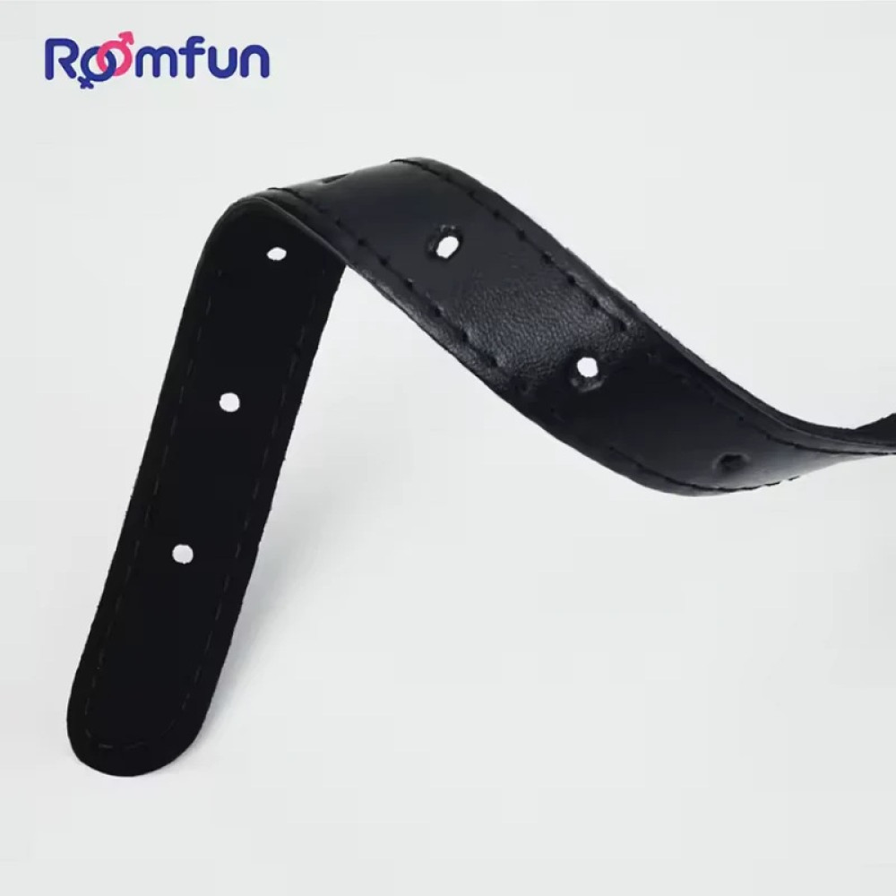 Кляп с четырьмя отверстиями Roomfun с зажимами для сосков, черный, 4.2 см, фото №5 — секс шоп Украина, NO TABOO