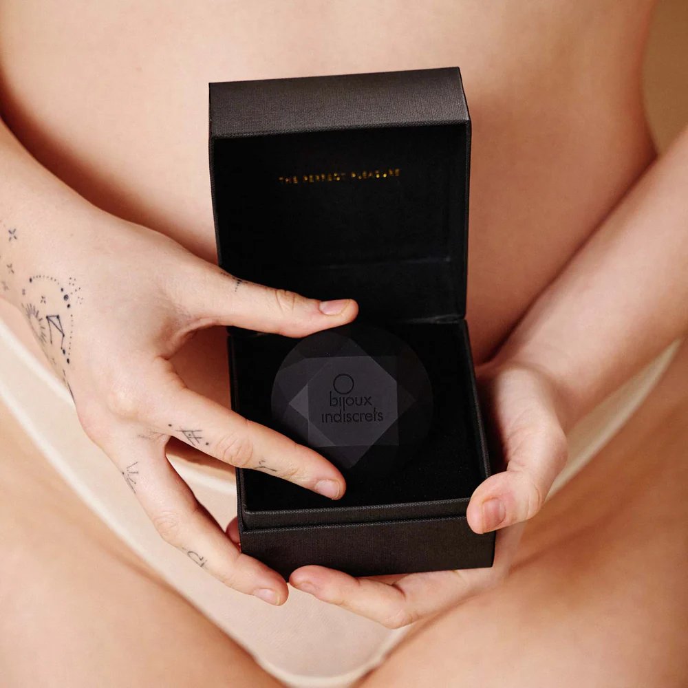 Вибратор для клитора Bijoux Indiscrets Diamond в форме алмаза, черный, 6.5 см фото №6 — секс игрушки: Украина, NO TABOO