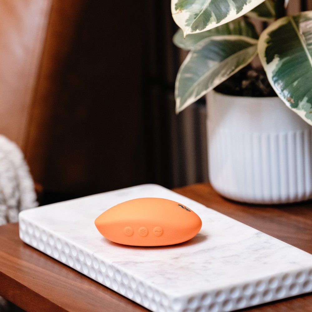 Вибратор для клитора We-Vibe Temp с функцией нагрева и охлаждения, оранжевый, 9.7 см фото №25 — секс игрушки: Украина, NO TABOO