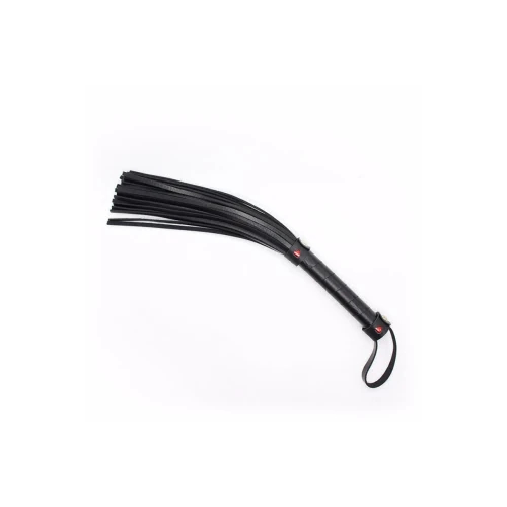 Плеть с заклепками-сердечками Fetish Flogger black with red heart черная, 40 см, фото №3 — секс шоп Украина, NO TABOO