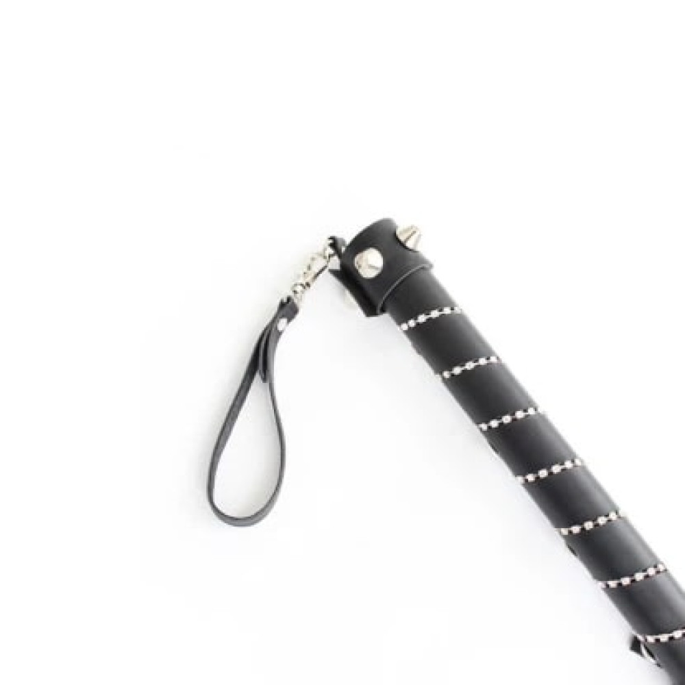 Флоггер с заклепками на рукояти Fetish Bling flogger with glass diampnd черный, 65 см, фото №3 — секс шоп Украина, NO TABOO