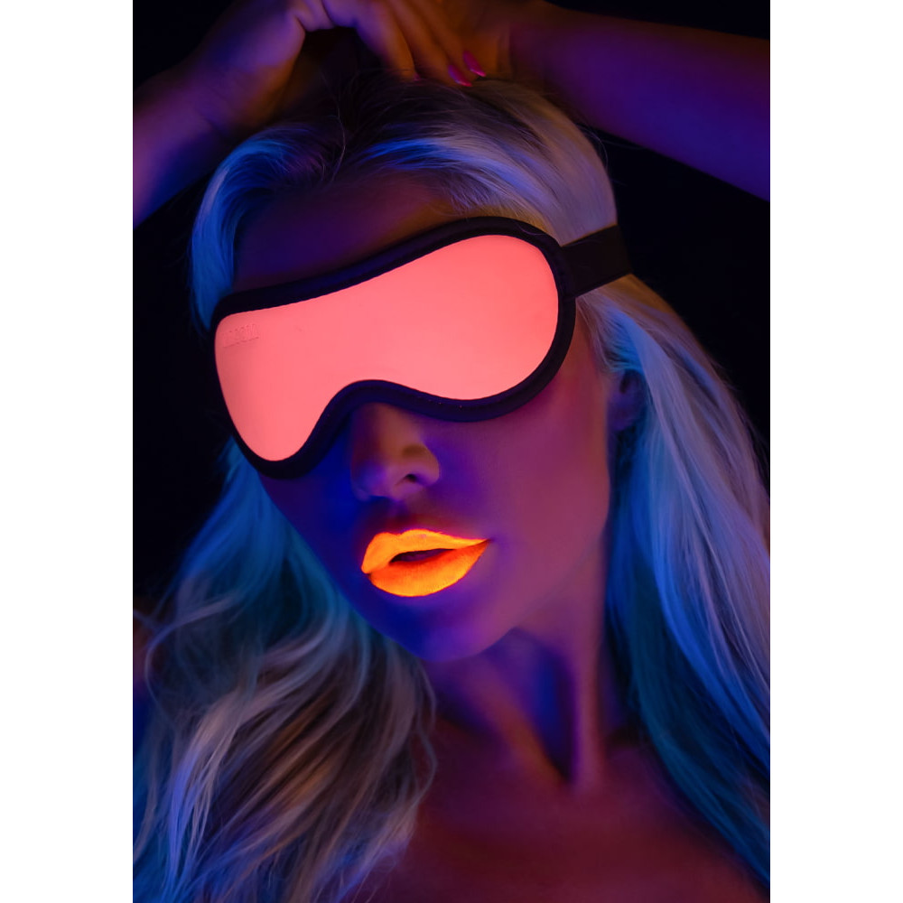 Маска с закрытыми глазами, светящаяся в темноте Taboom Glow In The Dark, розово-черная, фото №3 — секс шоп Украина, NO TABOO