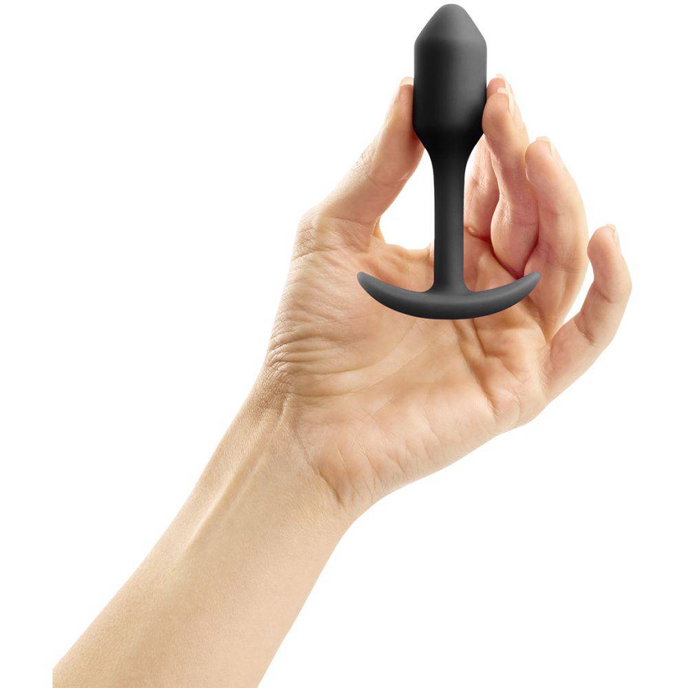 Анальная пробка со смещенным центром тяжести, S, B-vibe Snug Plug 1 черная, 8.6 х 2.2 см фото №5 — секс игрушки: Украина, NO TABOO