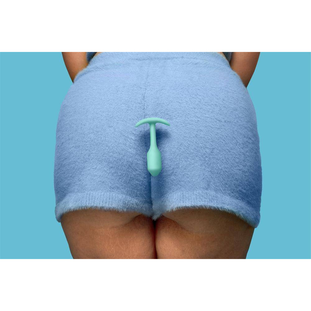 Анальная пробка со смещенным центром тяжести, S, B-vibe Snug Plug 1 мятная, 8.6 х 2.2 см фото №9 — секс игрушки: Украина, NO TABOO