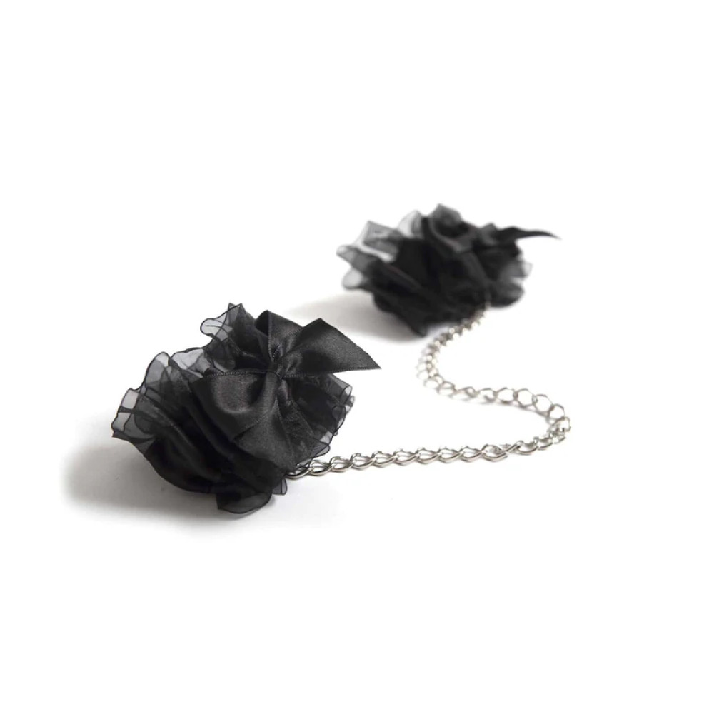 Наручники Bijoux Indiscrets - Frou Frou Organza handcuffs, из атласа и органзы, фото №2 — секс шоп Украина, NO TABOO