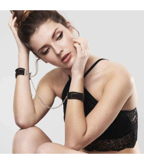 Браслети-наручники Bijoux Indiscrets з перлами, чорні - No Taboo