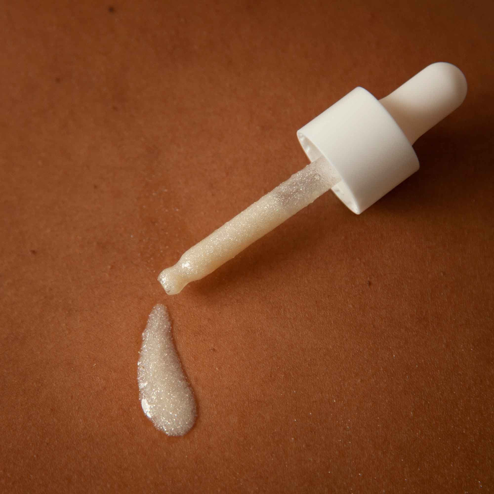 Мерцающее сухое масло для тела и волос Slow Sex by Bijoux Indiscrets Intimate Shimmer Oil с кокосовым ароматом, 30 мл, фото №4 — секс шоп Украина, NO TABOO