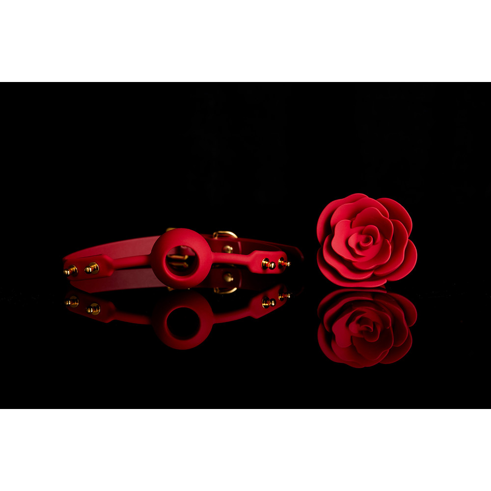 Кляп роза из силикона и итальянской кожи Rose Ball Gag UPKO красный, фото №12 — секс шоп Украина, NO TABOO